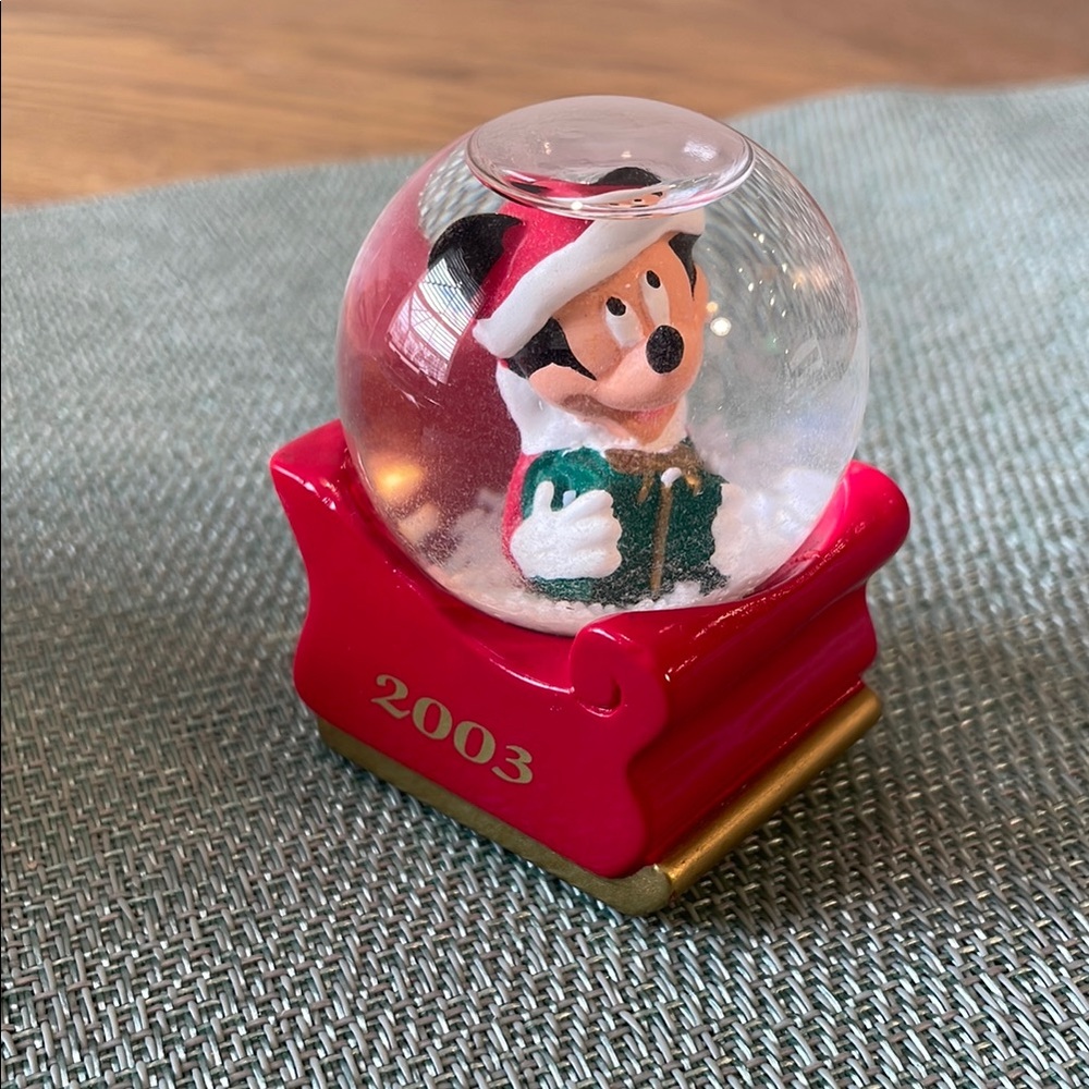 Disney Mickey Mouse 2003 Limited Edition Snow Globe